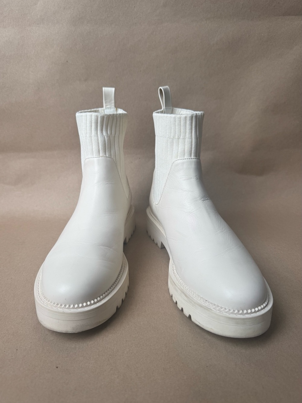 Blondo Waterproof Leather Lugsole Chelsea Ankle Sock Boots Cream Size 8.5 EUR 39